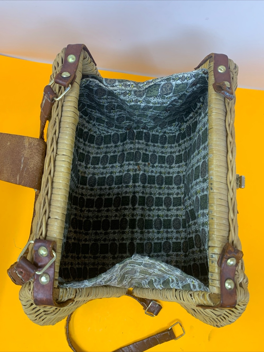 Vintage 1960s(?) Rockabilly woven purse bag with defects broke handle Still cute - Picture 11 of 16